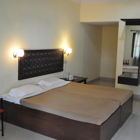Radiant Resort Bangalore Extérieur photo