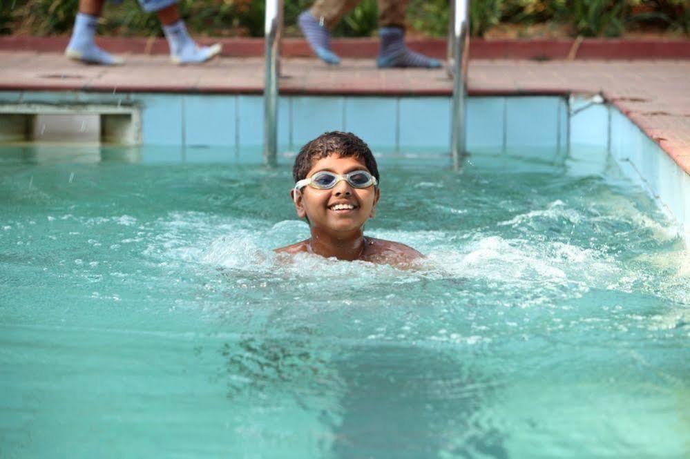 Radiant Resort Bangalore Extérieur photo